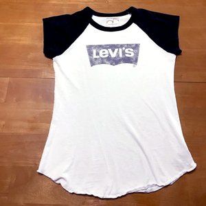 Levi's t-shirt